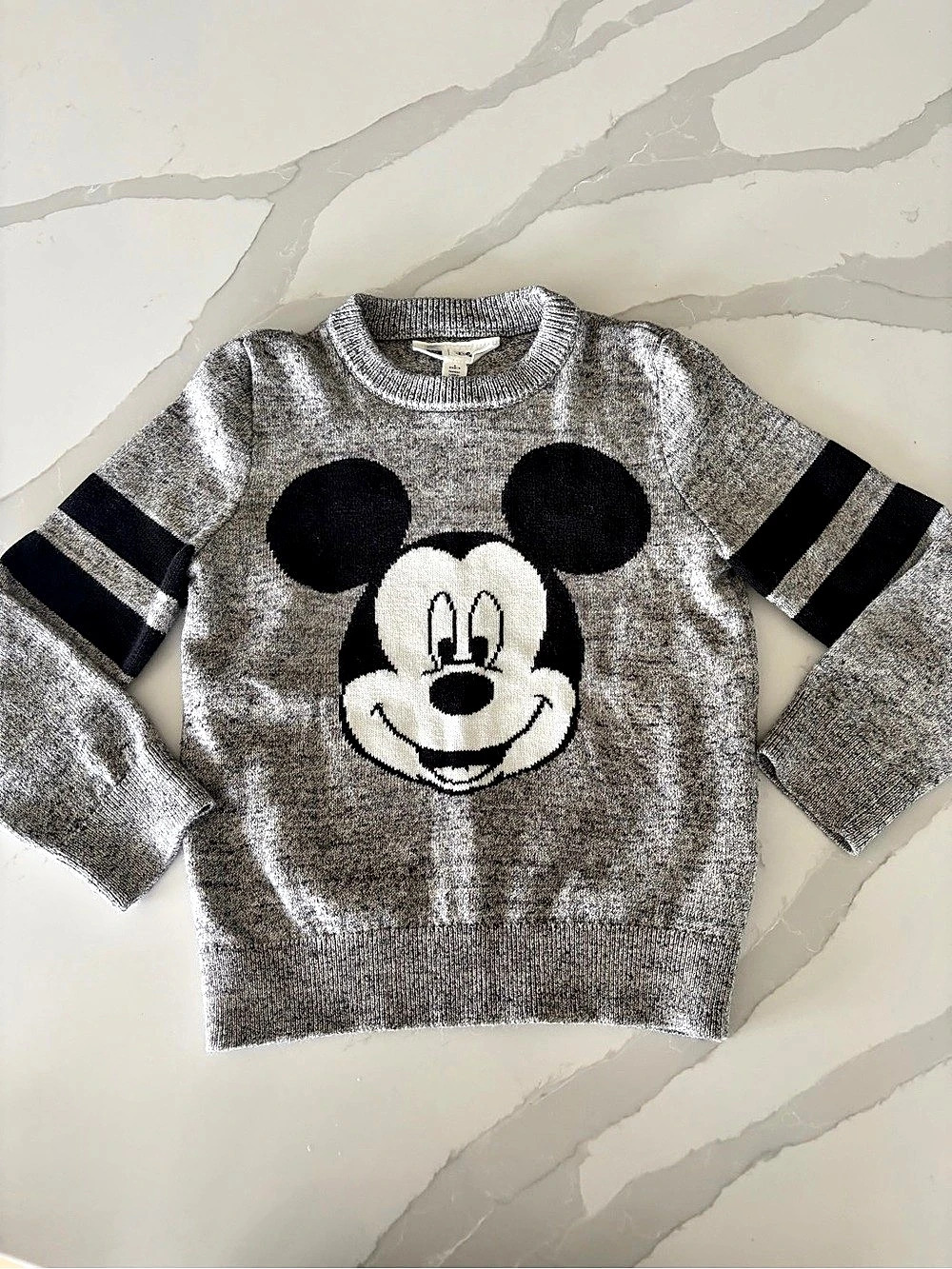 Gap Disney Mickey Mouse Gray Knit Pullover Sweater Boys Size 5 Crew Neck